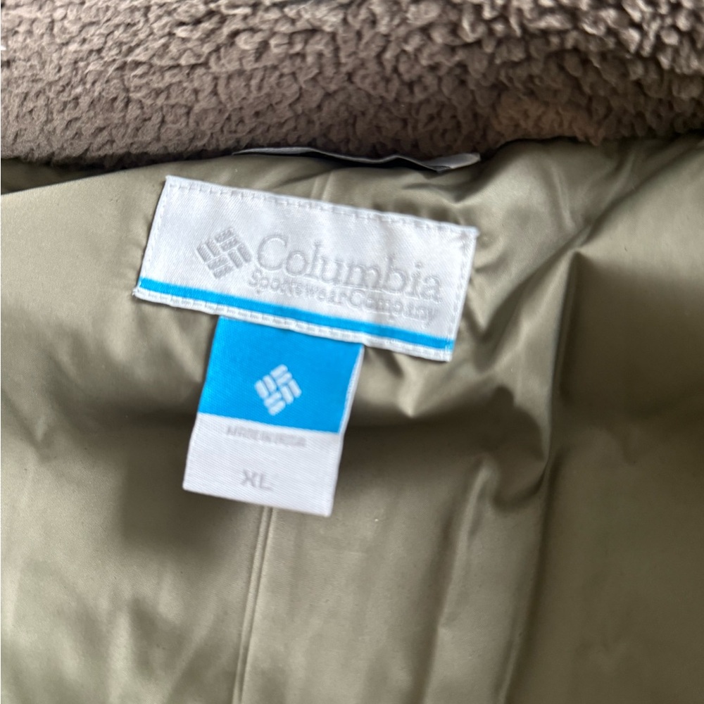Columbia women’s Green Camouflage Puffer Jacket NWT - Picture 5 of 5